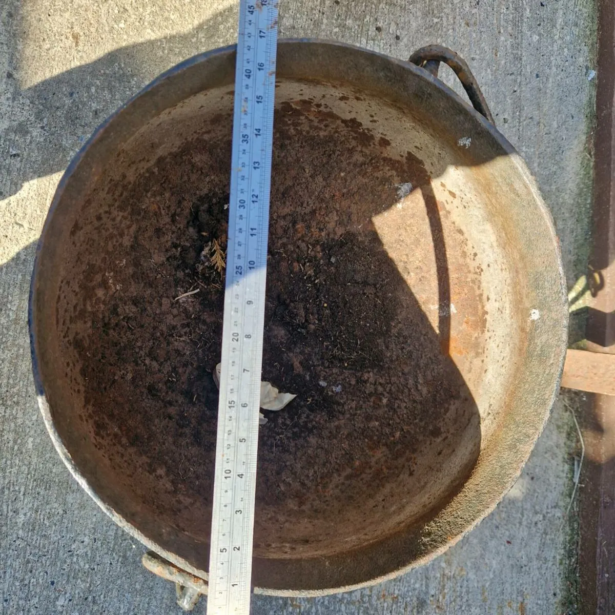 Antique large heavy vintage black pots - Image 3