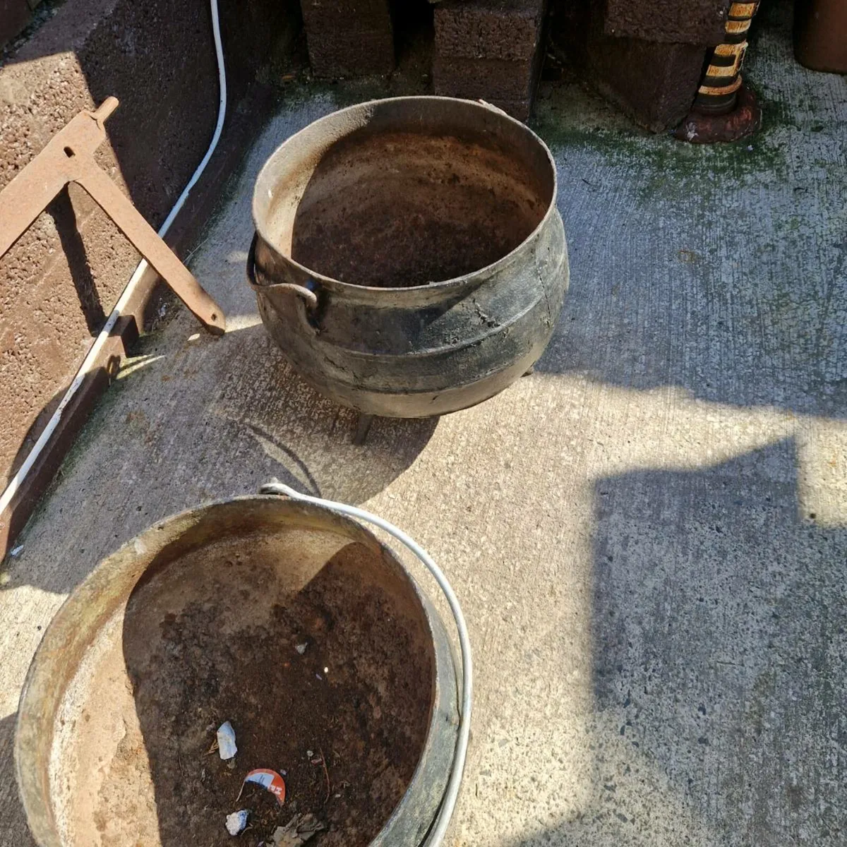 Antique large heavy vintage black pots - Image 4