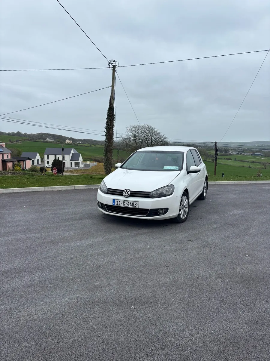 White Volkswagen Golf Mk6 - Image 1
