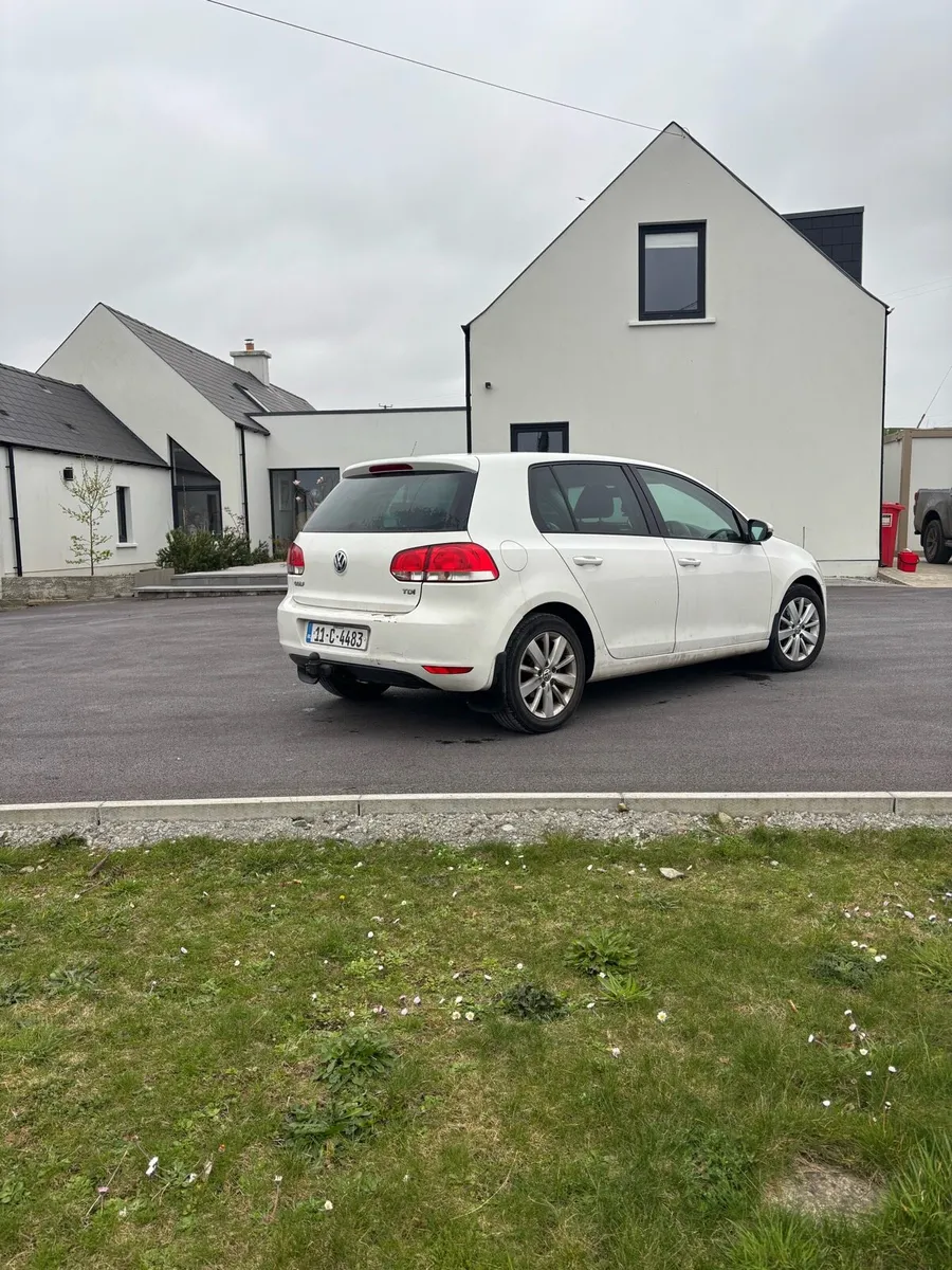 White Volkswagen Golf Mk6 - Image 2
