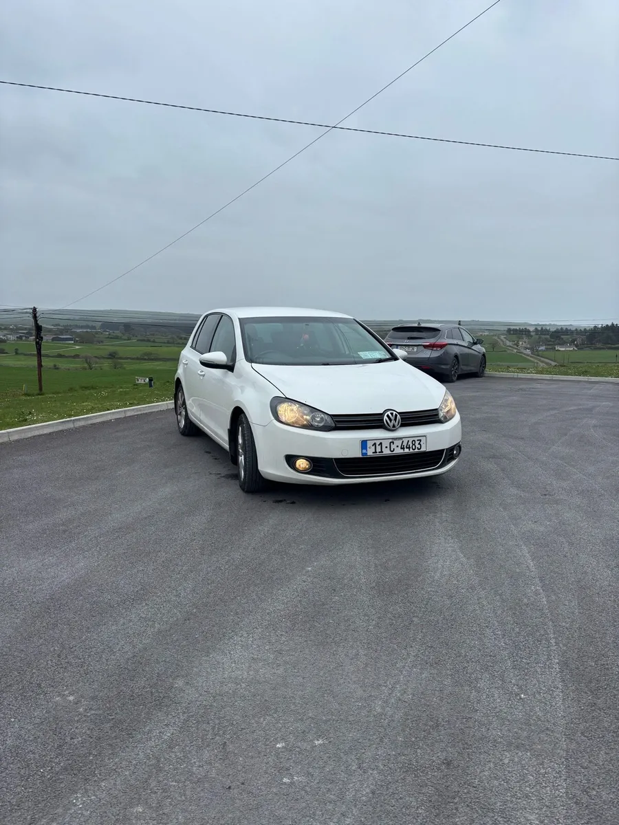 White Volkswagen Golf Mk6 - Image 3