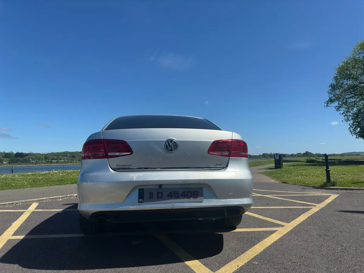 Volkswagen  Passat - Image 3