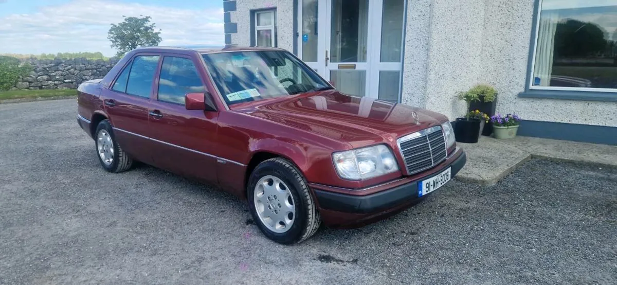 Mercedes 300D - Image 1