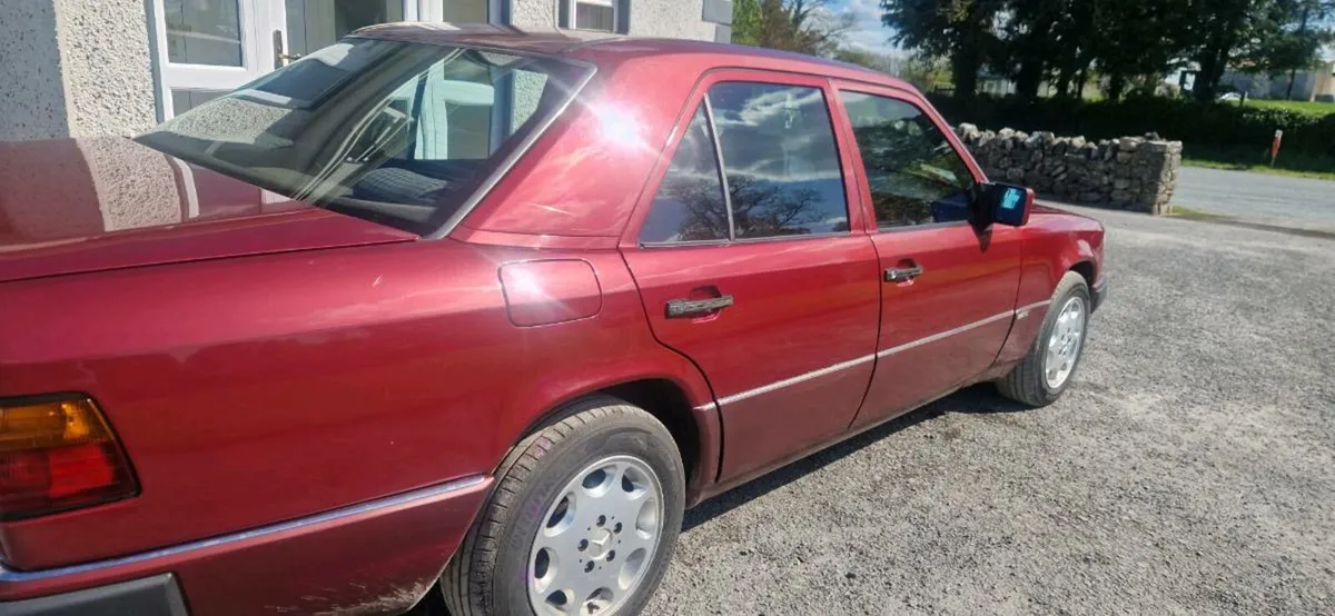 Mercedes 300D - Image 2