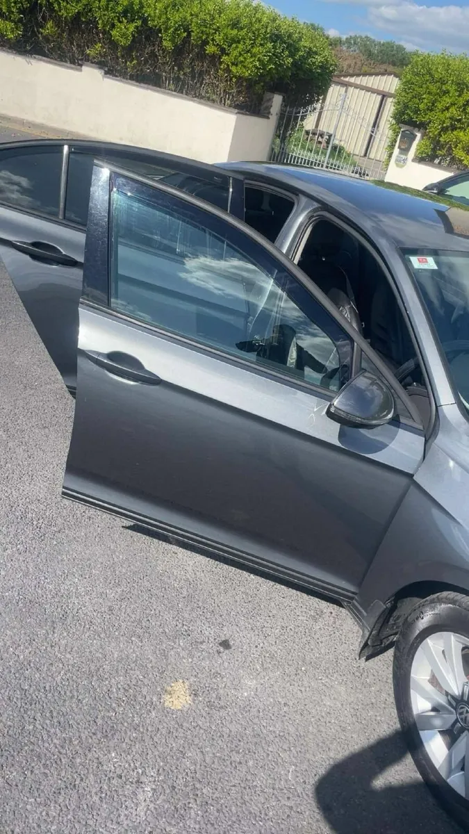Volkswagen Passat 2016 - Image 1