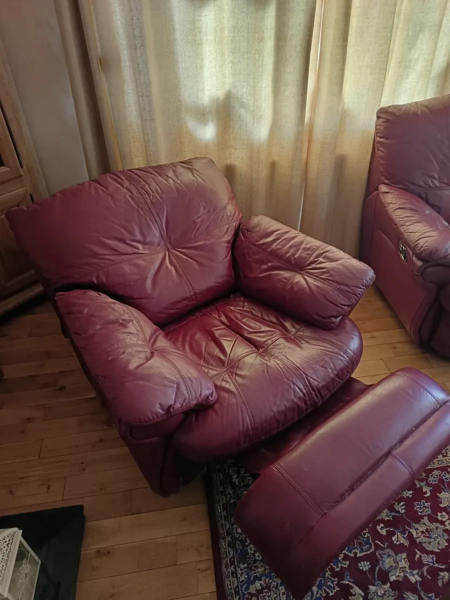 Leather 3 Piece Suite - Sofa & 2 Armchairs - Image 4