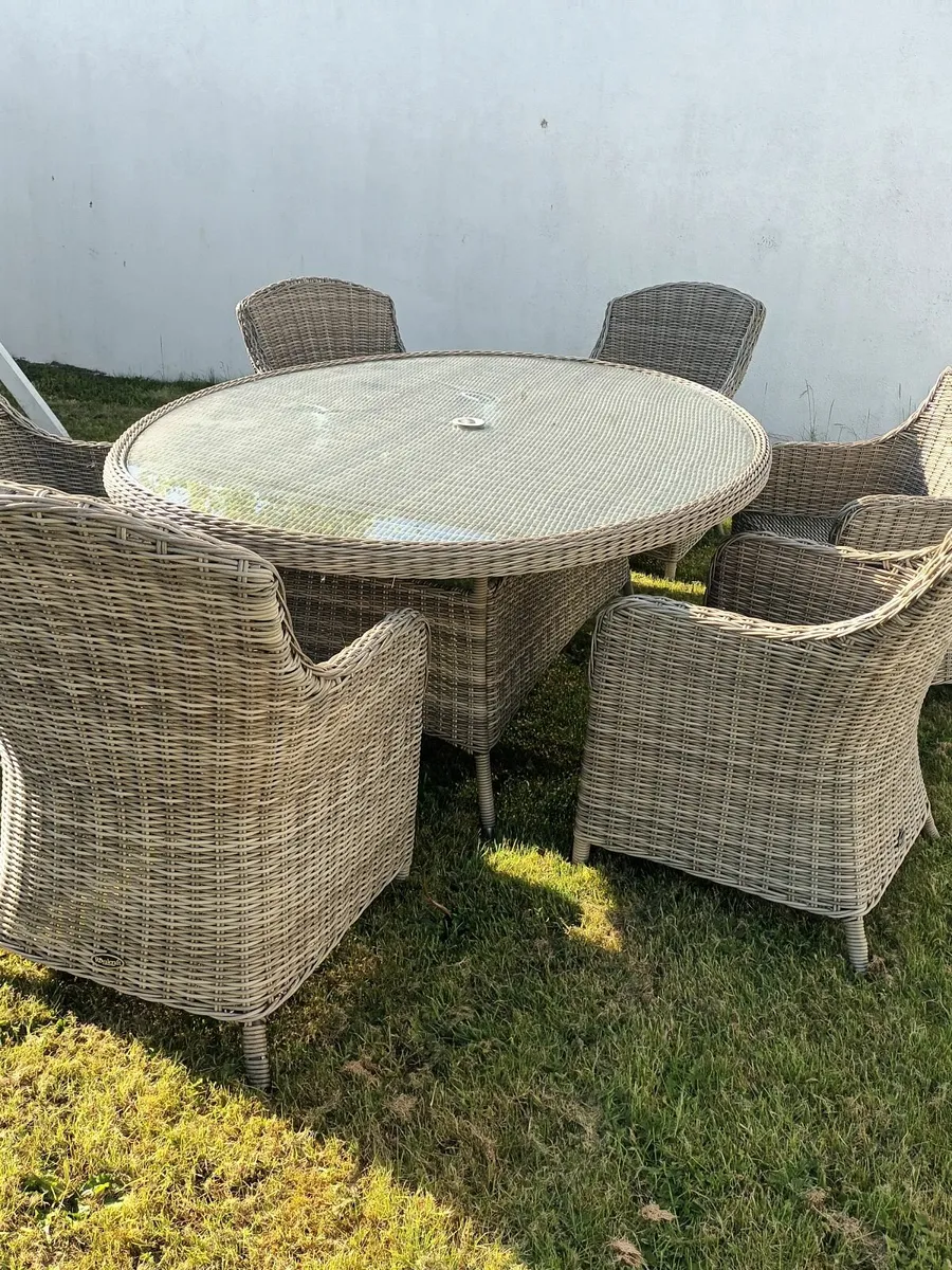External Table & Chairs - Image 3