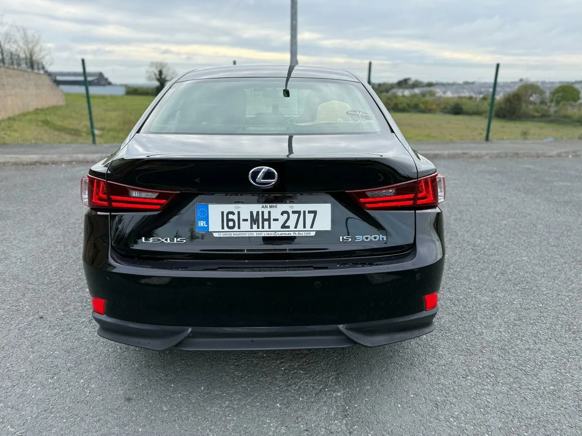 161 LEXUS IS300H F-SPORT 2,5 HYBRID AUTO - Image 2