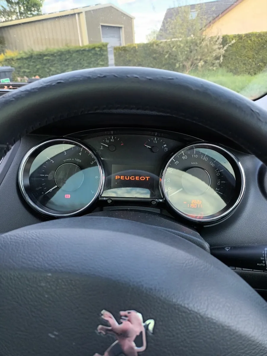 Peugeot 5008 2013 - Image 2