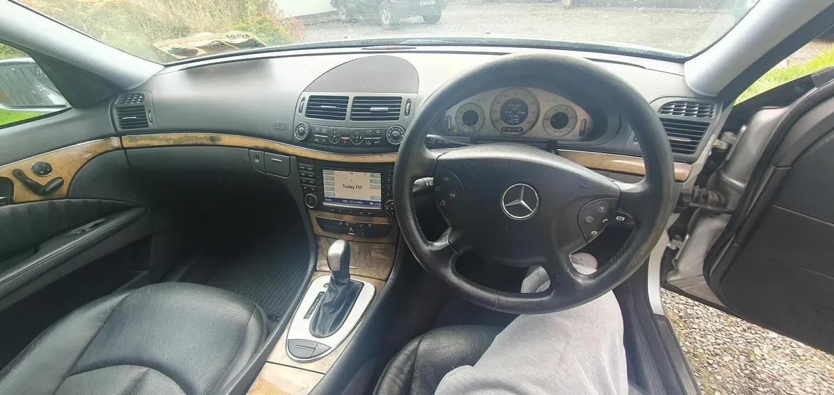 Mercedes-Benz E-Class 2004 - Image 4