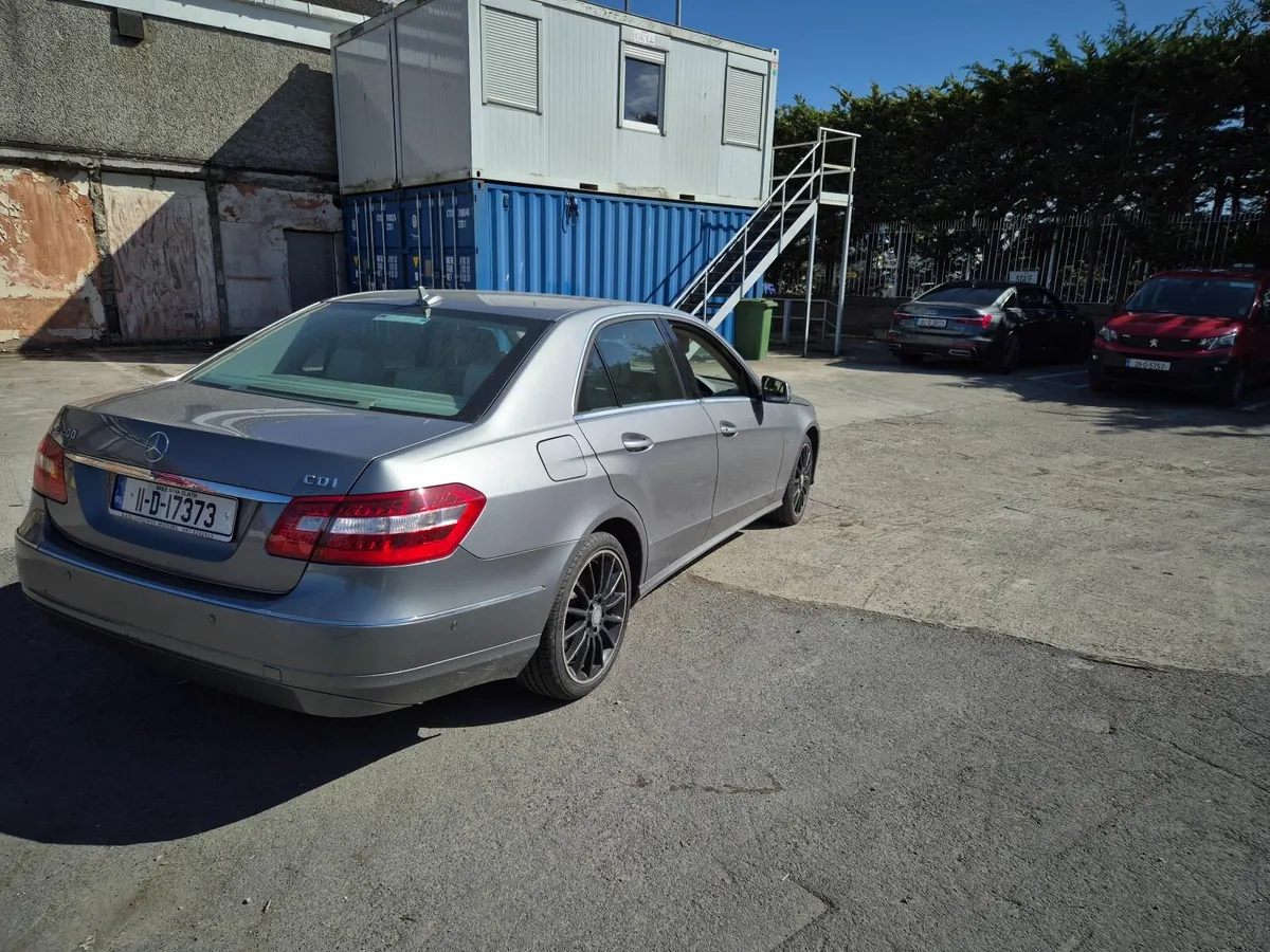 Mercedes-Benz E-Class 2011 - Image 1