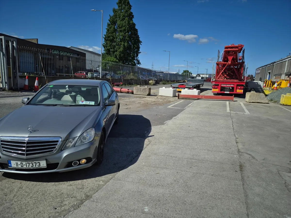 Mercedes-Benz E-Class 2011 - Image 3
