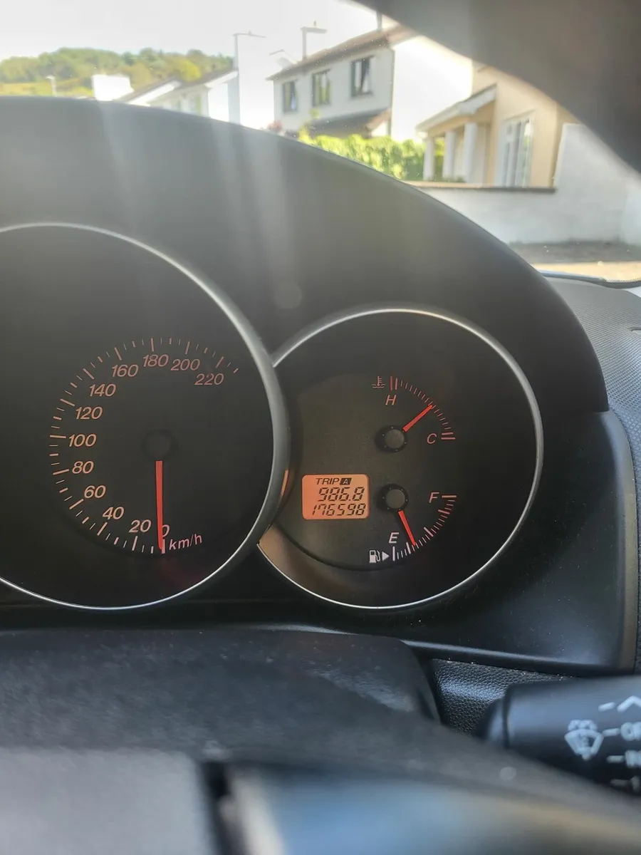 Mazda3 2006 - Image 2