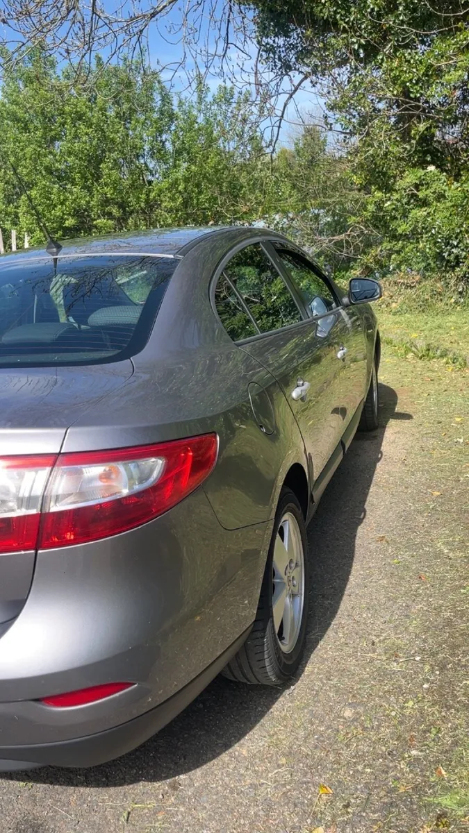 Renault Fluence 2010 - Image 2