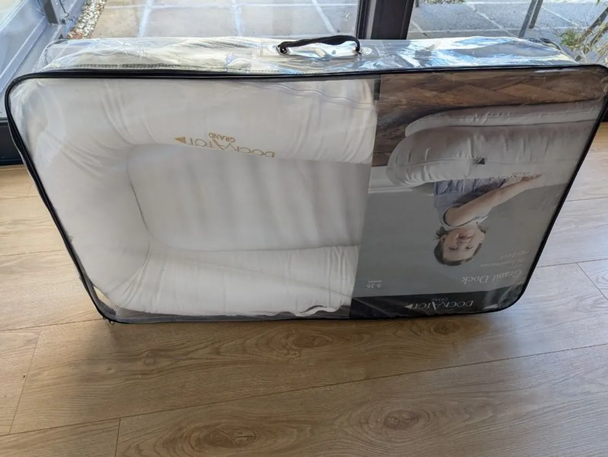 DockAtot Grand Dock - White, 9-36months - bought new, lightly used - Image 2