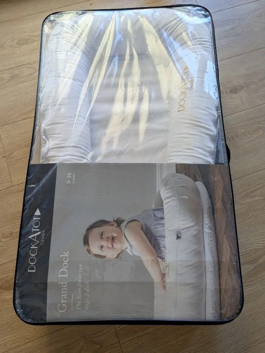 DockAtot Grand Dock - White, 9-36months - bought new, lightly used - Image 3