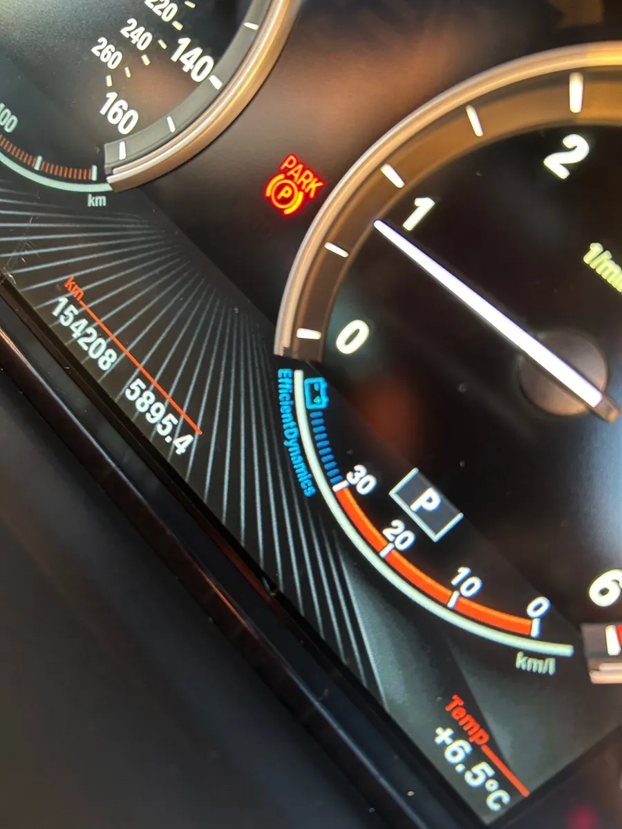 BMW 5-Series 2013 - Image 2