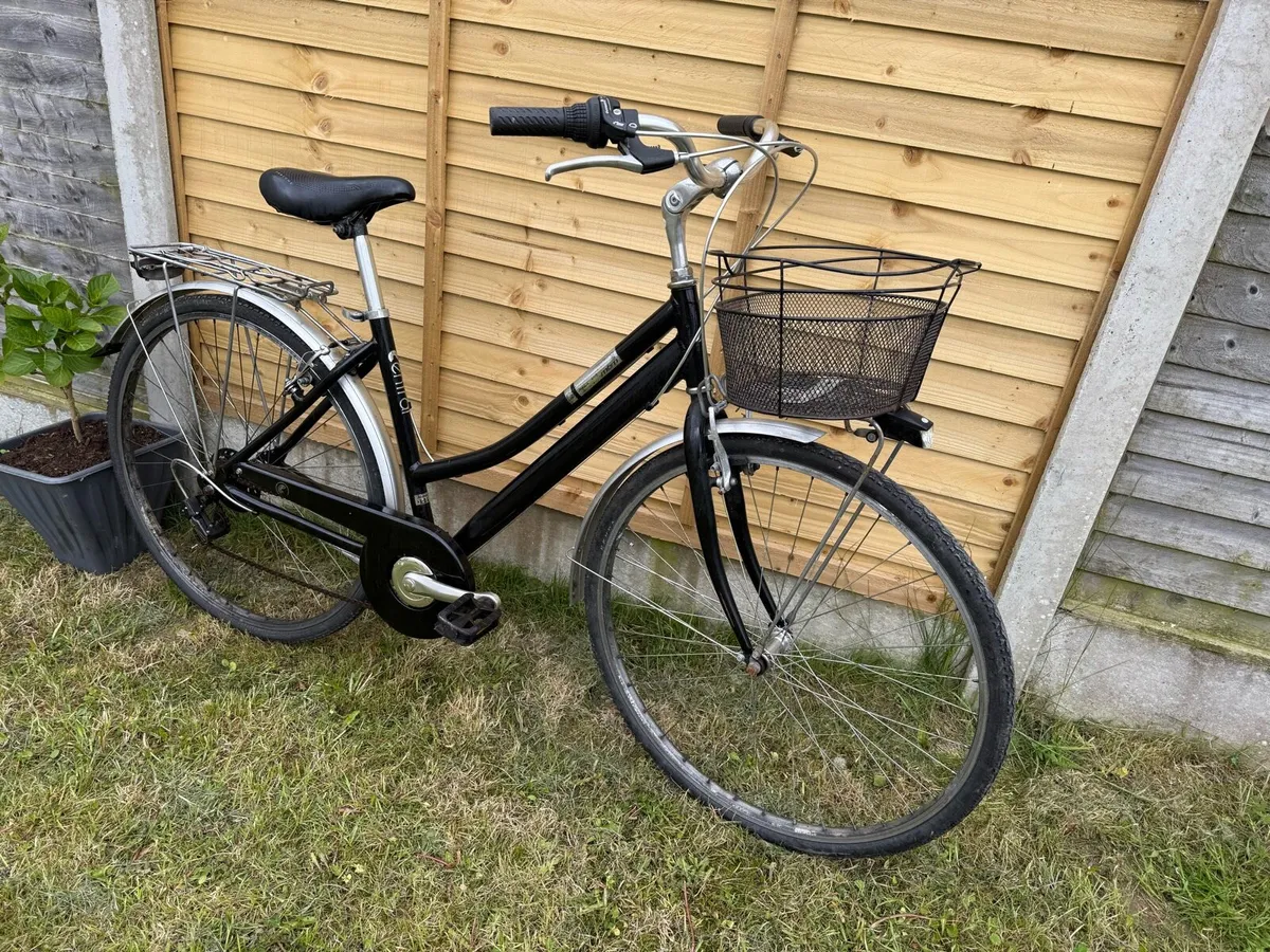 28” shopping basket in perfect condition - Image 1