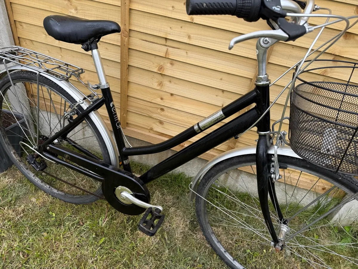 28” shopping basket in perfect condition - Image 3