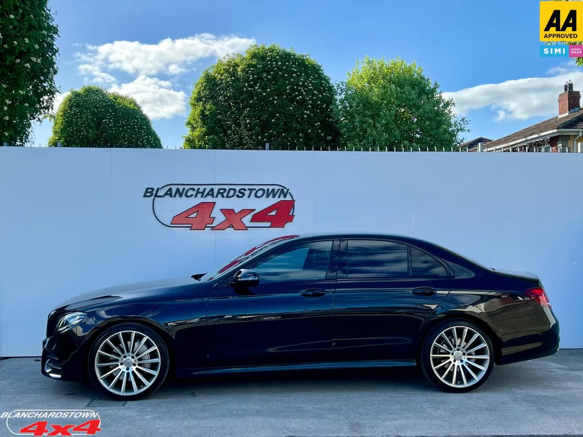 MERCEDES BENZ E220D AMG LINE NIGHT EDITION - Image 3