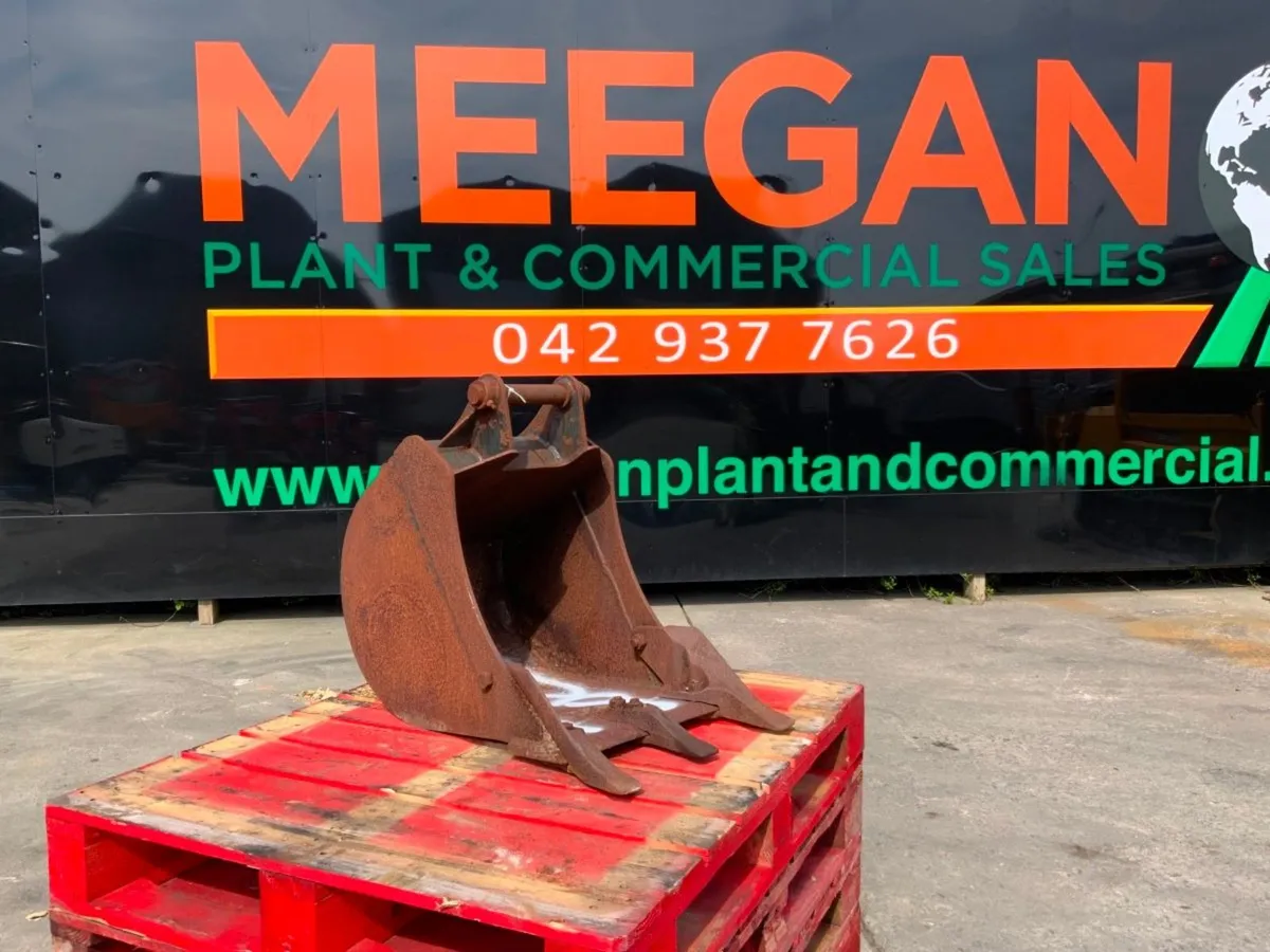 18" JCB DIGGING BUCKET...40mm PINS.....910-18. - Image 1