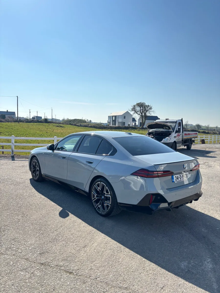 BMW i5 2024 - Image 3
