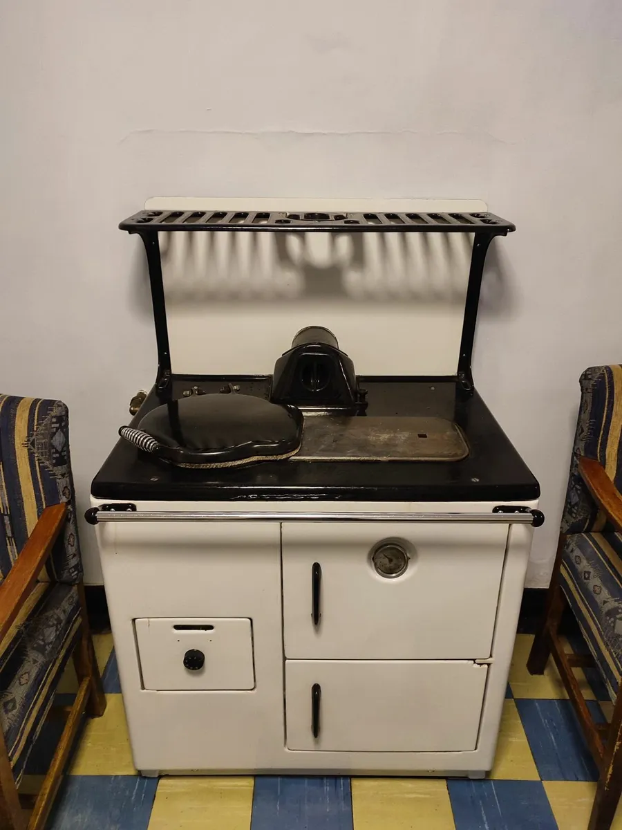 Oil Range - Image 1
