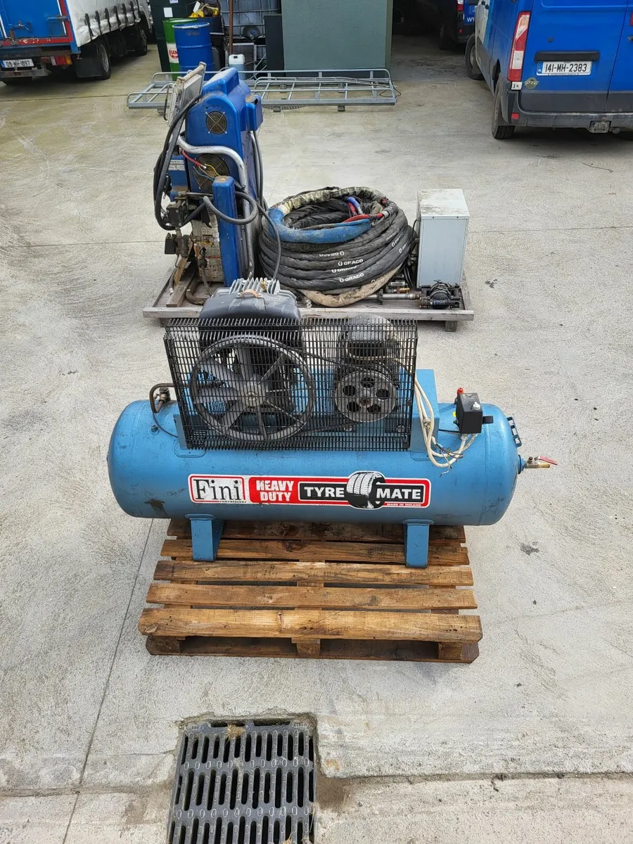 Graco Spray Foam Machine - Image 4
