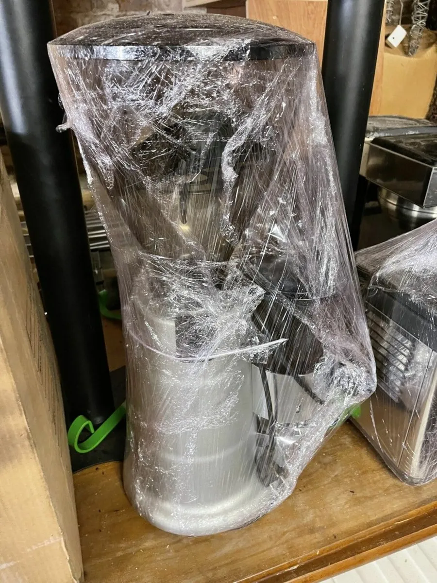 2 x group UNIC coffee machine + Grinder - Image 2