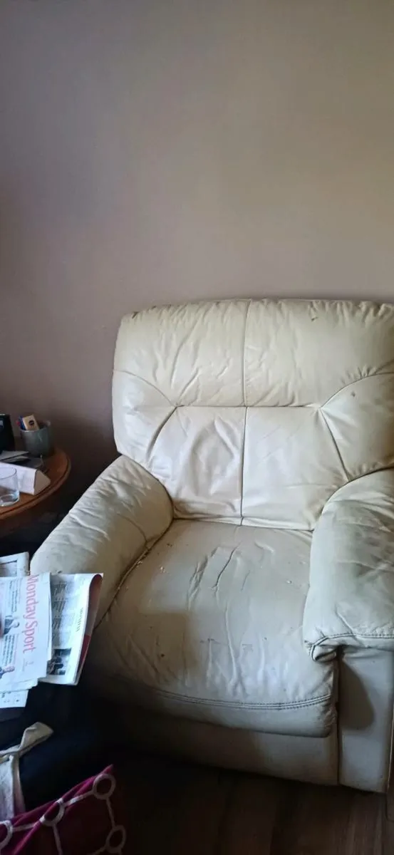 Couches - Image 2