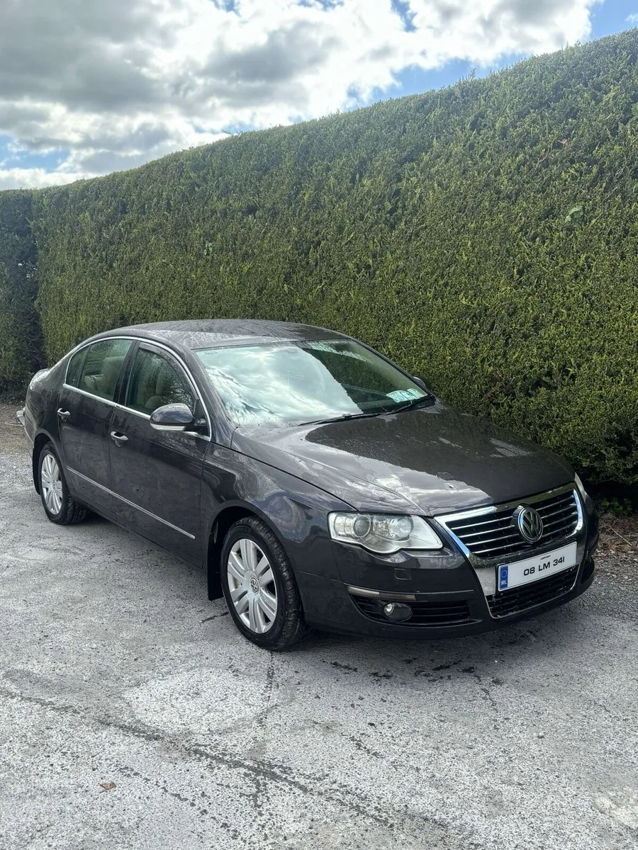 Volkswagen Passat - Image 1