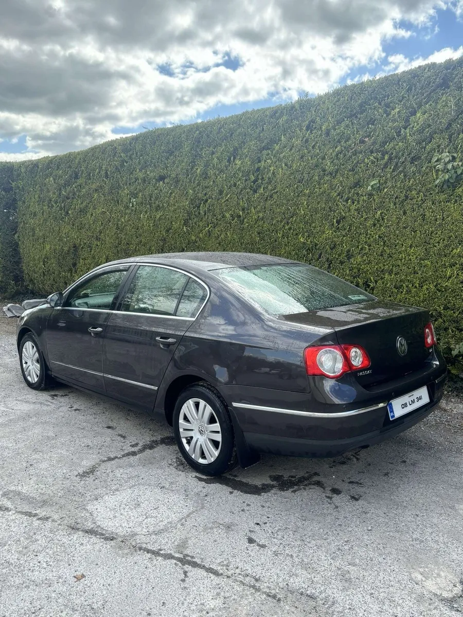 Volkswagen Passat - Image 4