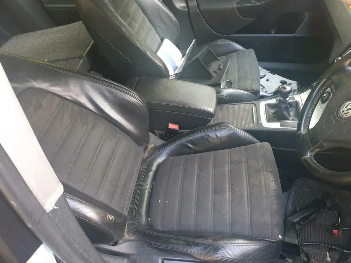 1.9 tdi Passat bxe for parts good engine gearbox - Image 4