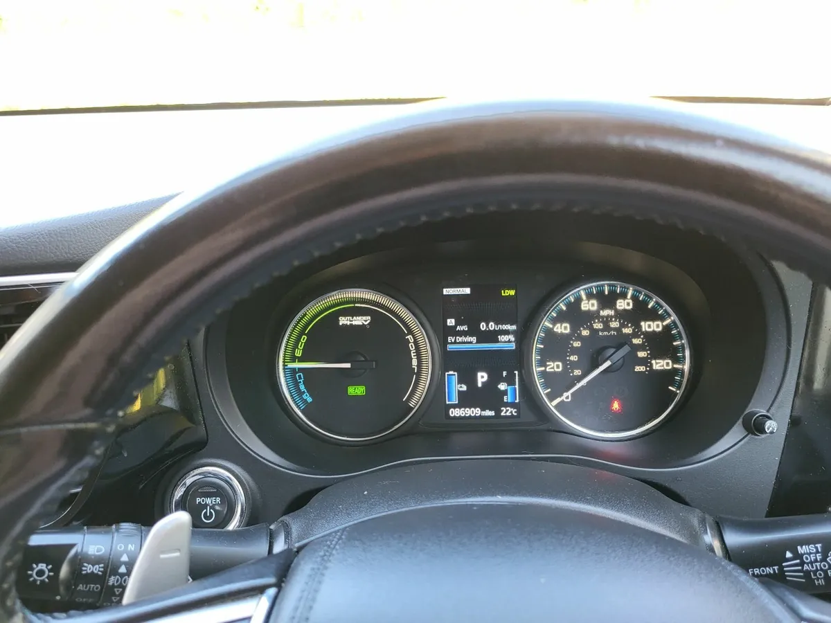 Mitsubishi Outlander 2016 - Image 1