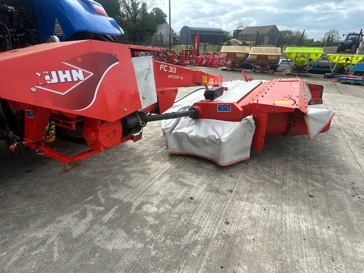 Kuhn rear mounted mower - Image 3