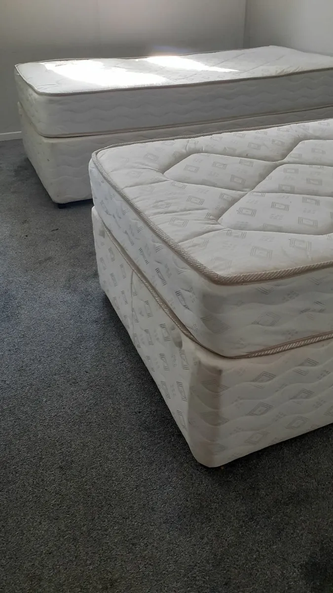 Single bed - Image 2