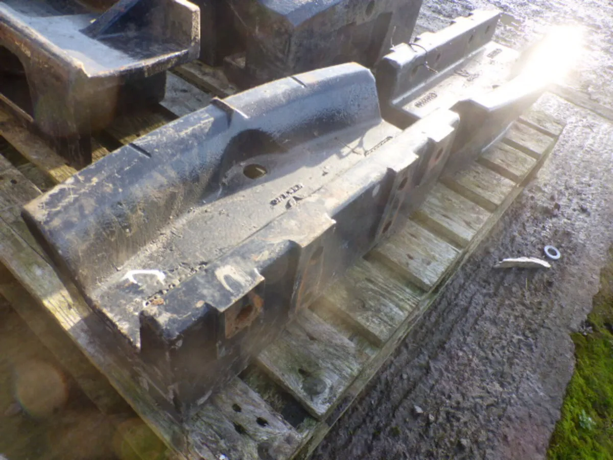 New Holland Fan Weight Block Carrier - Image 2