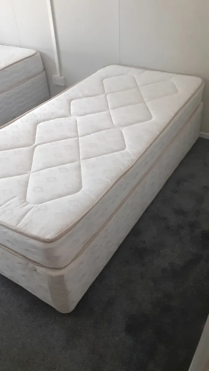 Single bed - Image 3