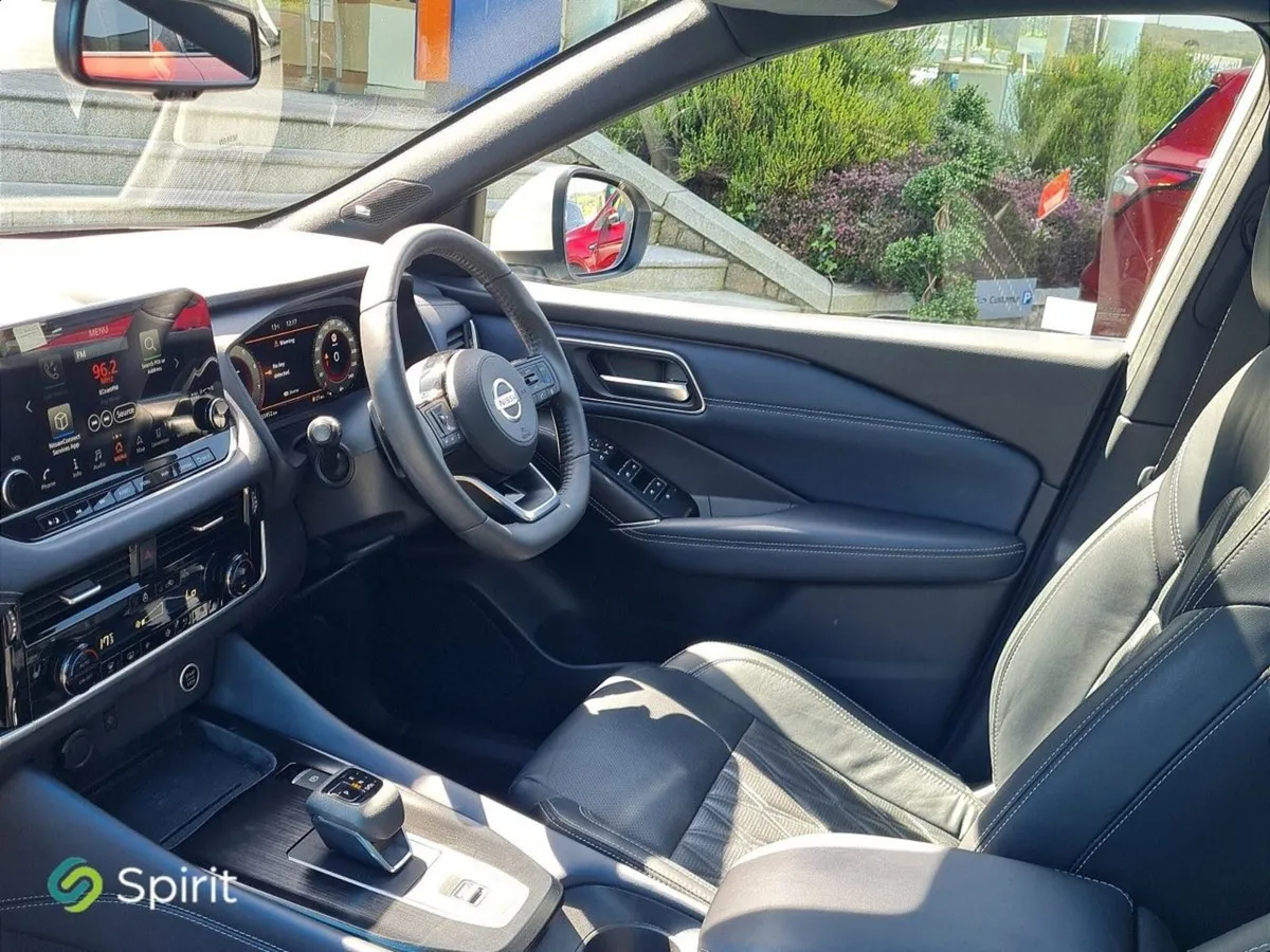 Nissan QASHQAI SVE Glass Roof Mild Hybrid - Image 3