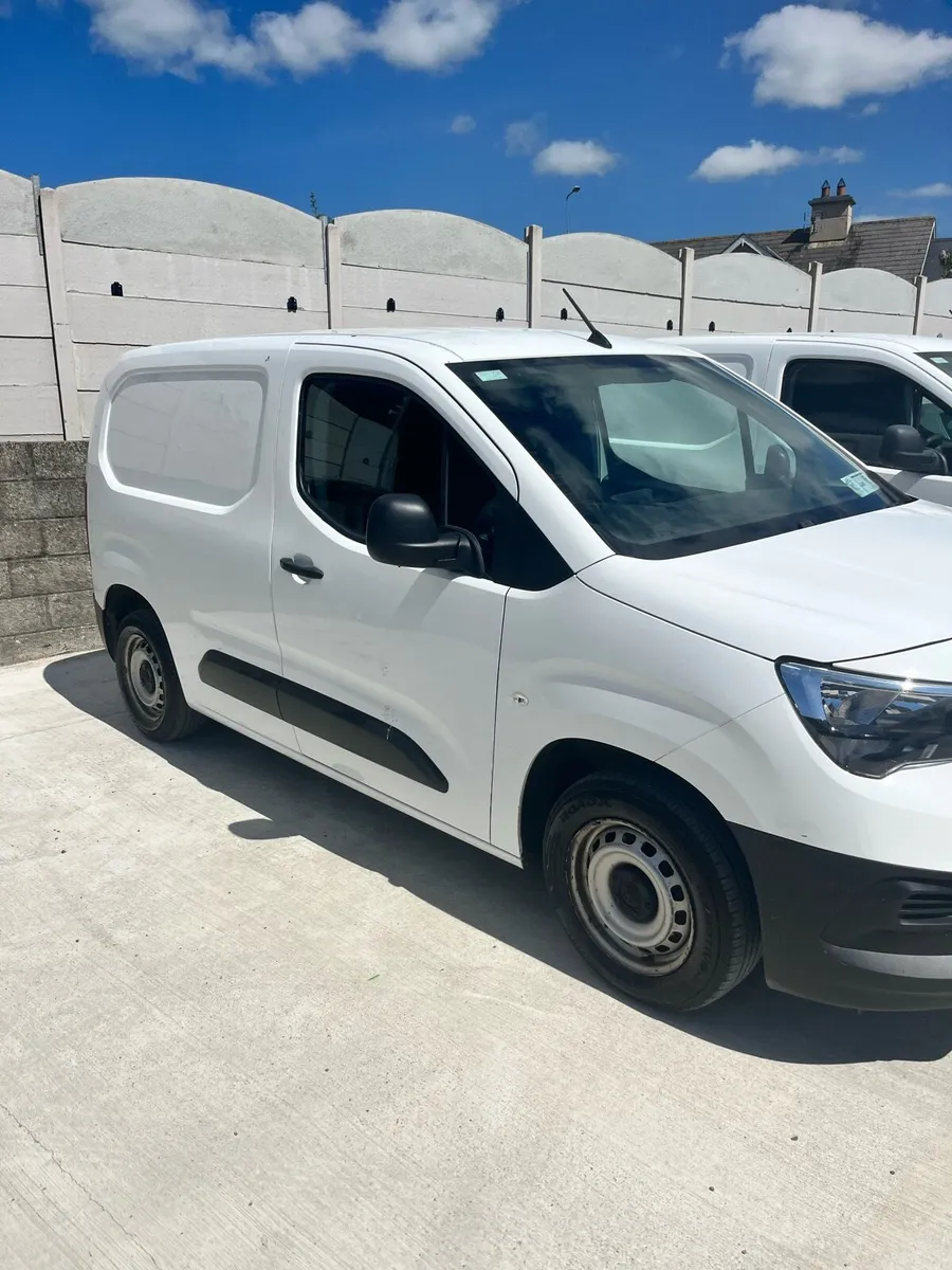 Opel Combo vans - Image 3