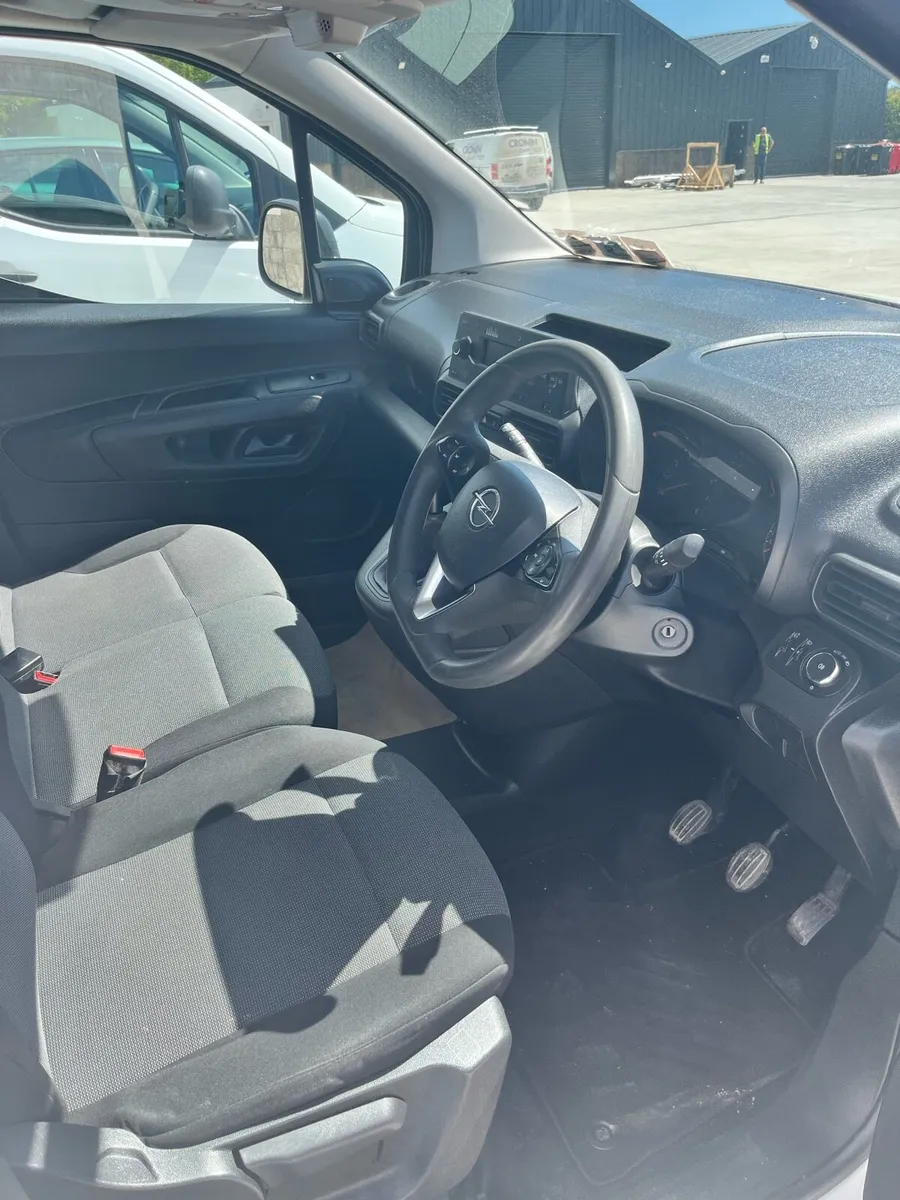 Opel Combo vans - Image 4