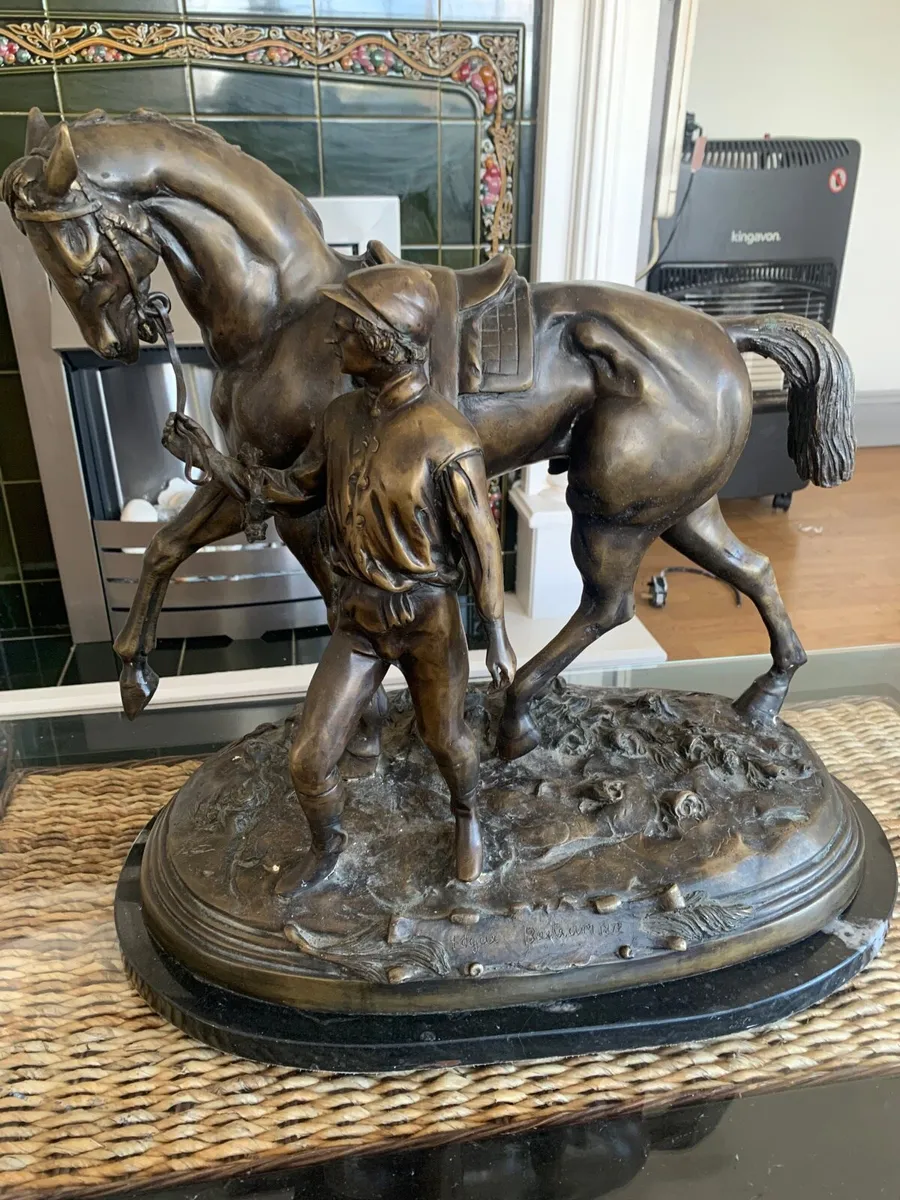 “Winning horse”bronze statue - Image 1