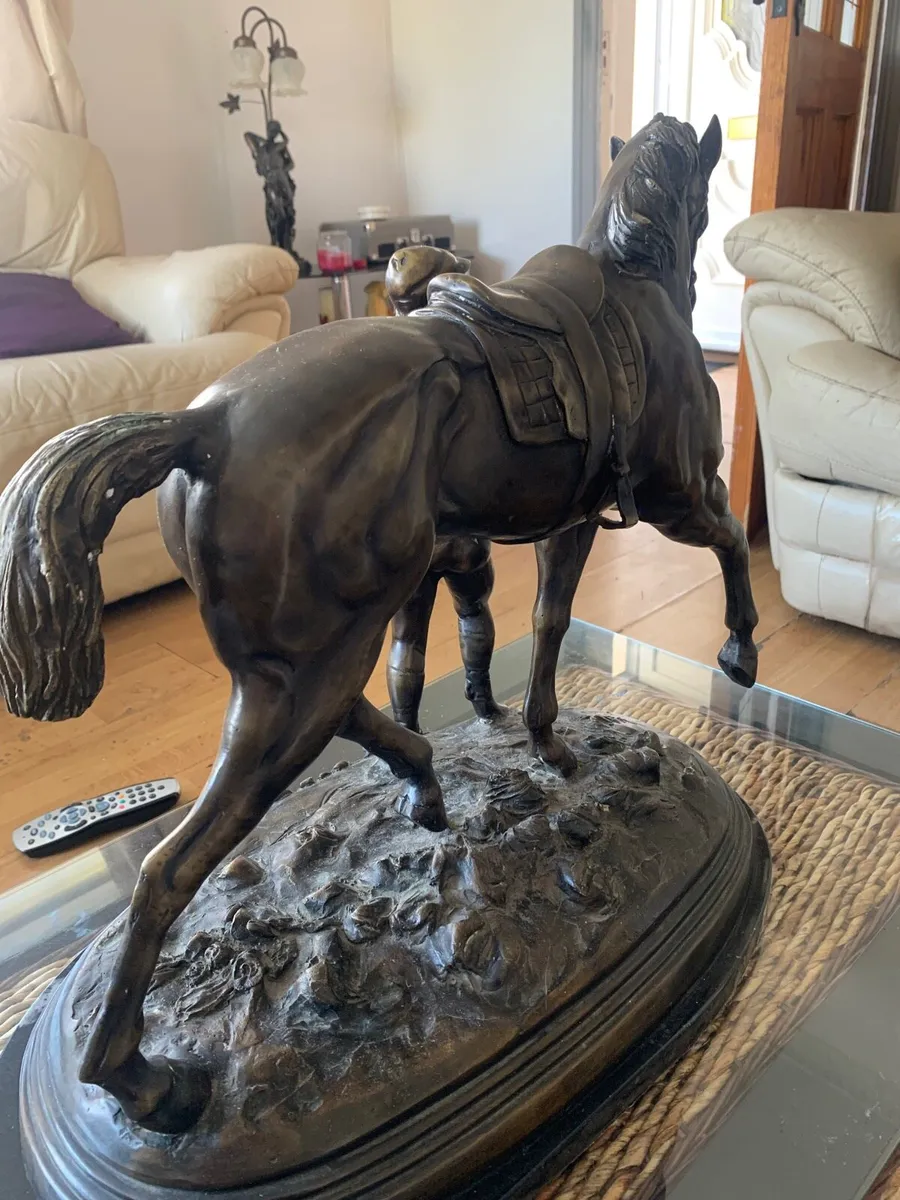 “Winning horse”bronze statue - Image 2