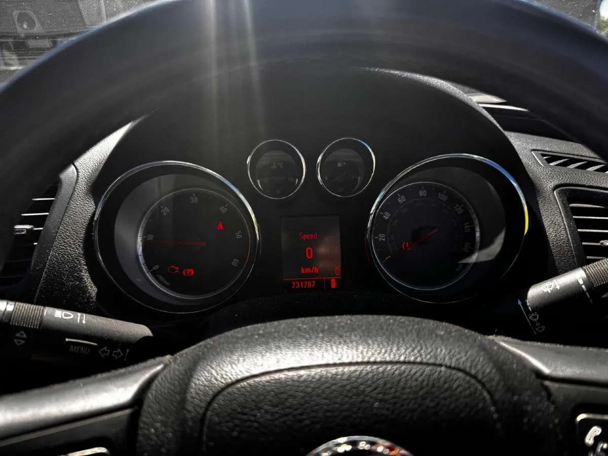 Vauxhall Insignia 2011 - Image 2