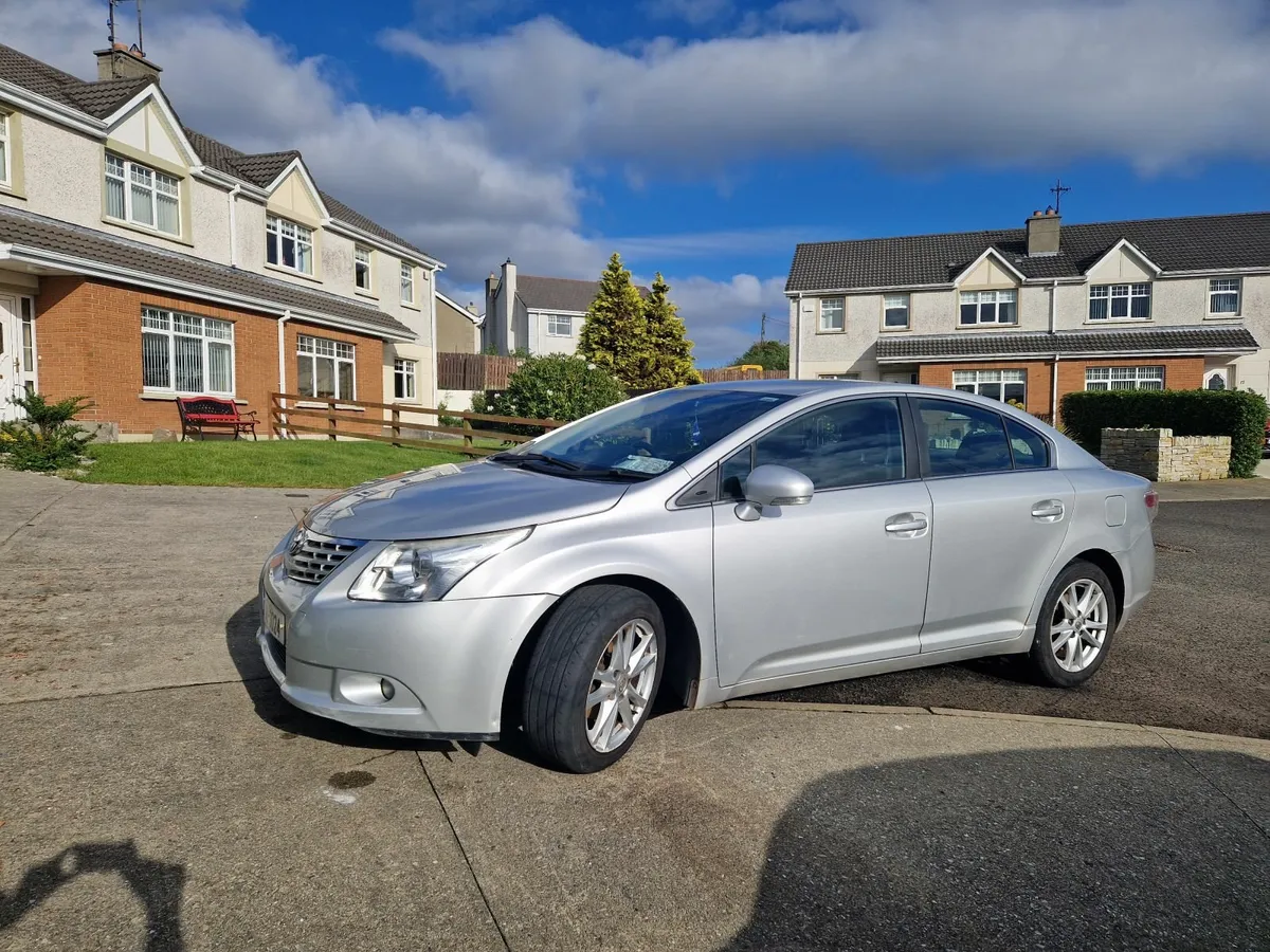 Toyota Avensis 2011 - Image 1