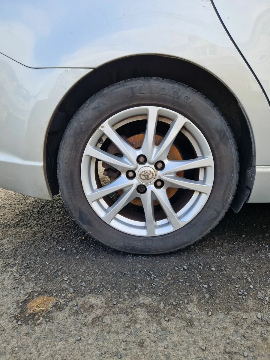 Toyota Avensis 2011 - Image 4