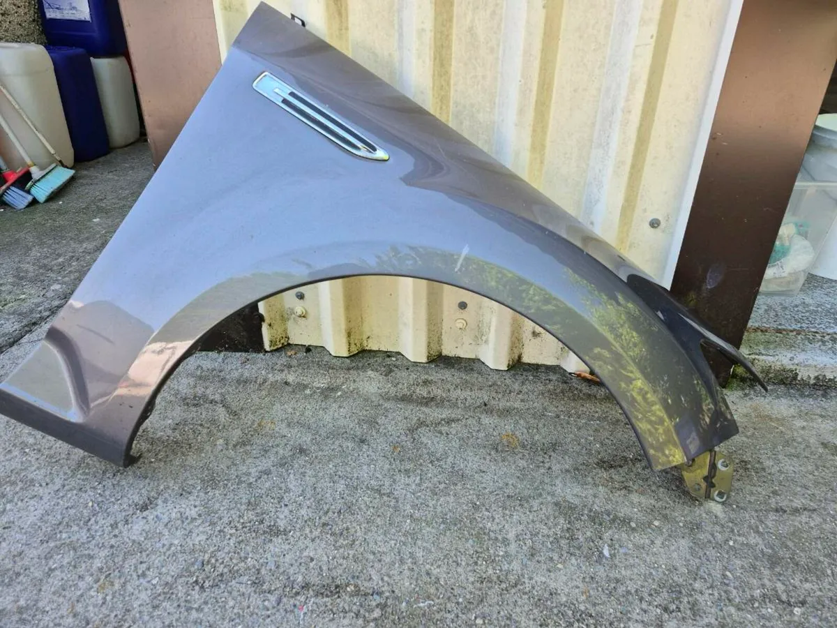 ford mondel right hand side wing year 2012 - Image 1
