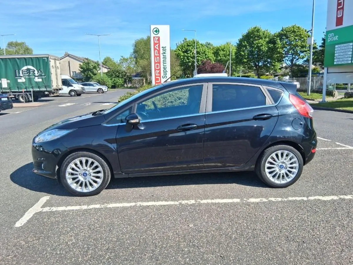2014 Ford Fiesta - Image 2