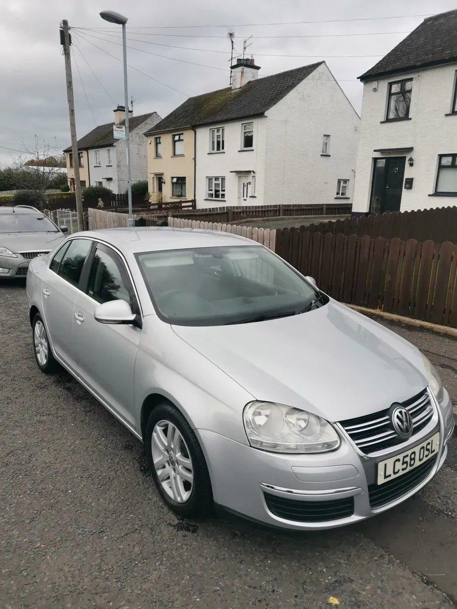 Volkswagen Jetta 2009 - Image 2