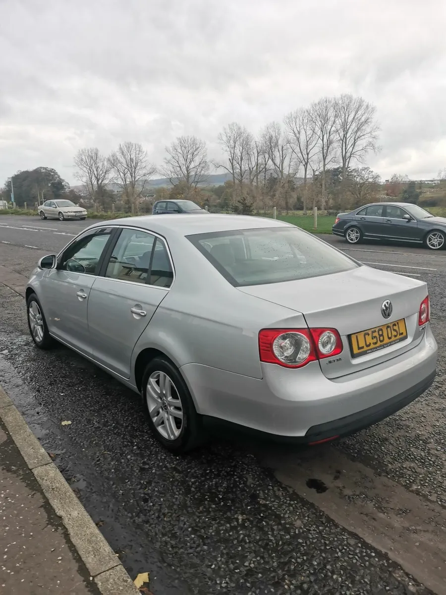 Volkswagen Jetta 2009 - Image 3
